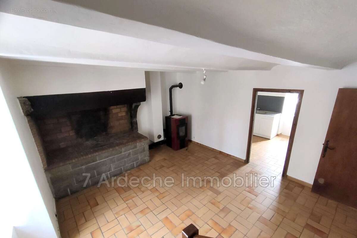 Maison à VILLENEUVE-DE-BERG