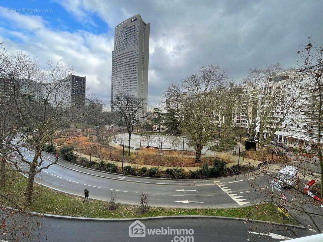 Appartement à COURBEVOIE