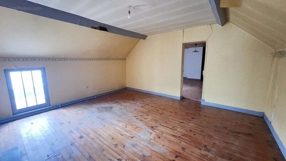 Maison à LACROIX-SAINT-OUEN