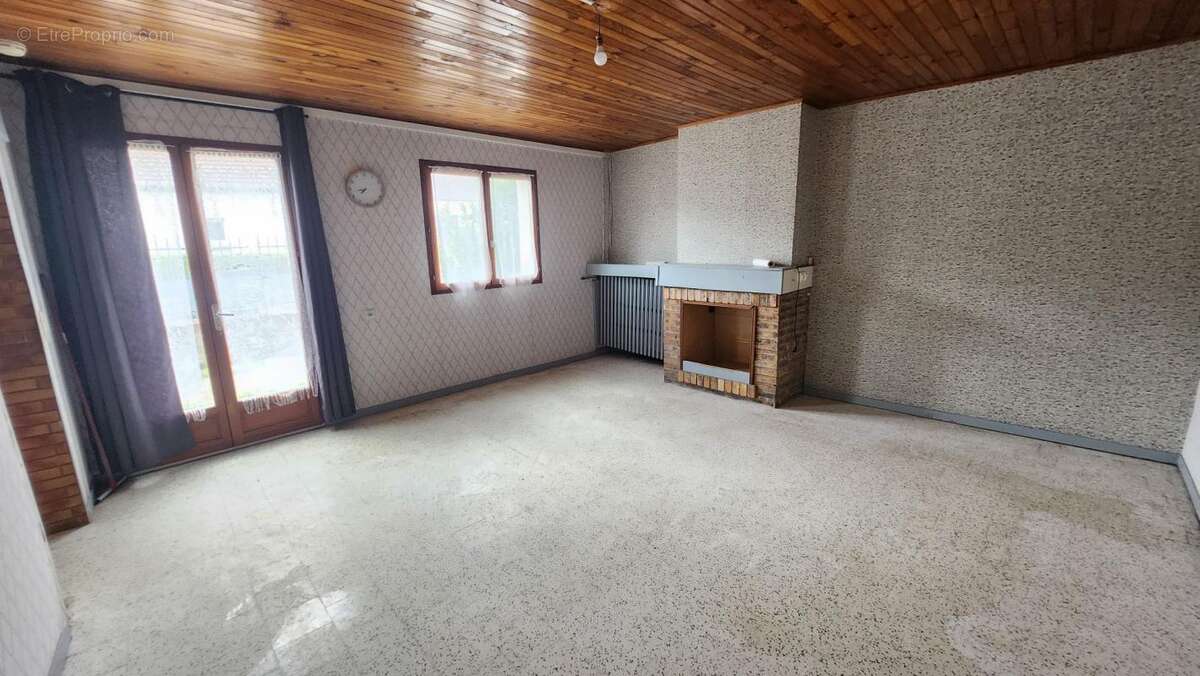 Maison à LACROIX-SAINT-OUEN