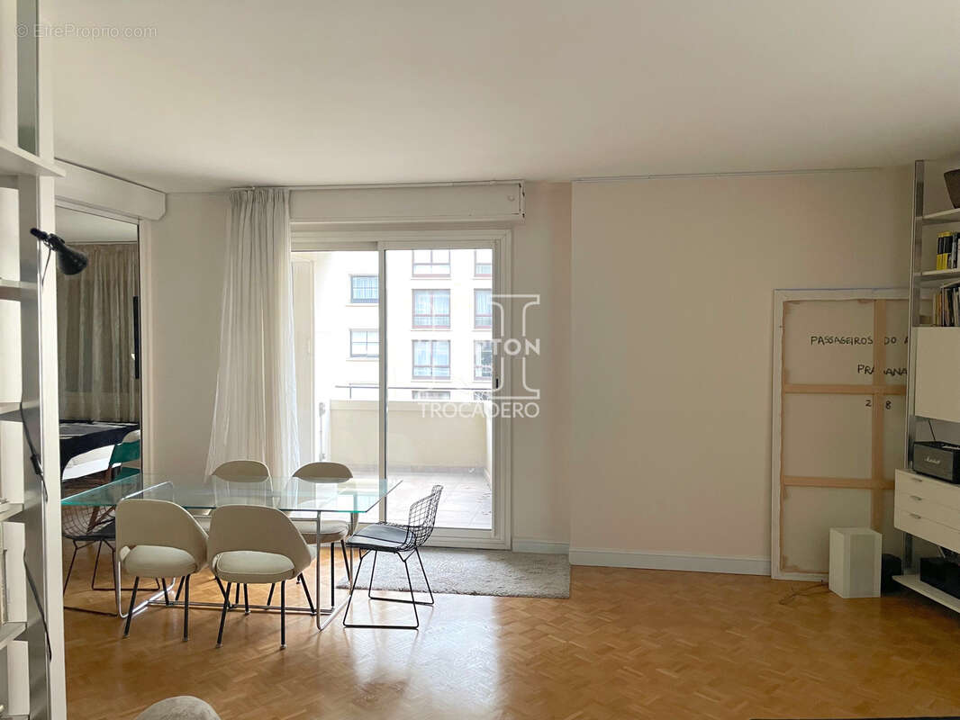 Appartement à PARIS-16E