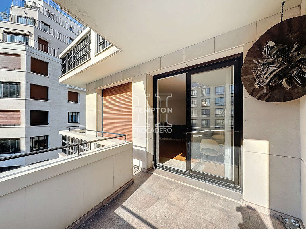 Appartement à PARIS-16E