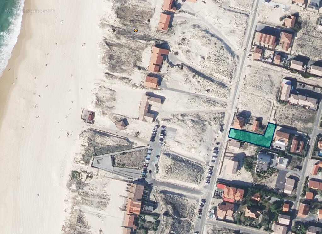 Terrain à SAINT-JULIEN-EN-BORN