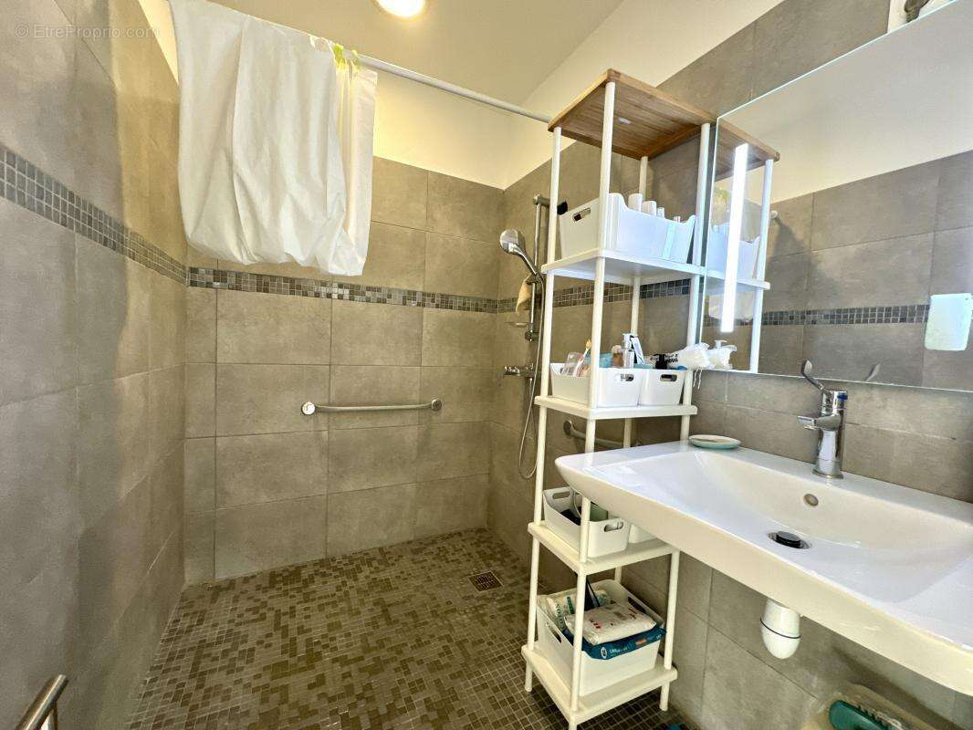 Maison à SAINT-VICTORET