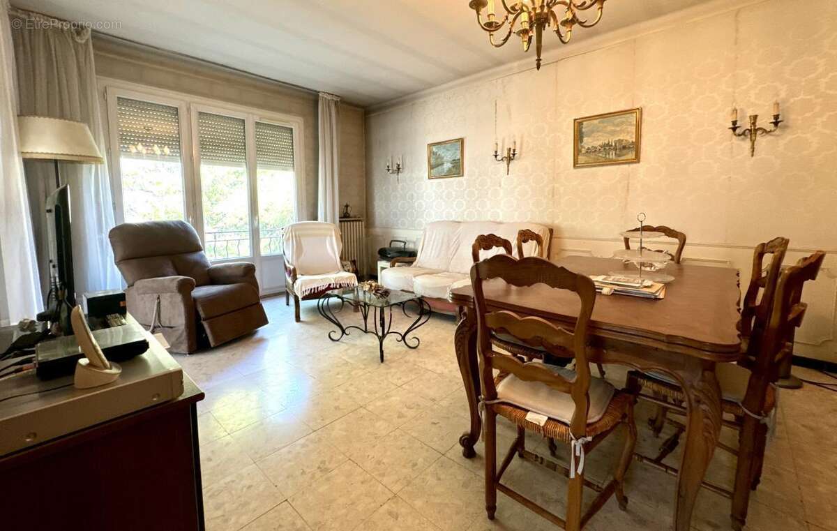 Maison à SAINT-VICTORET