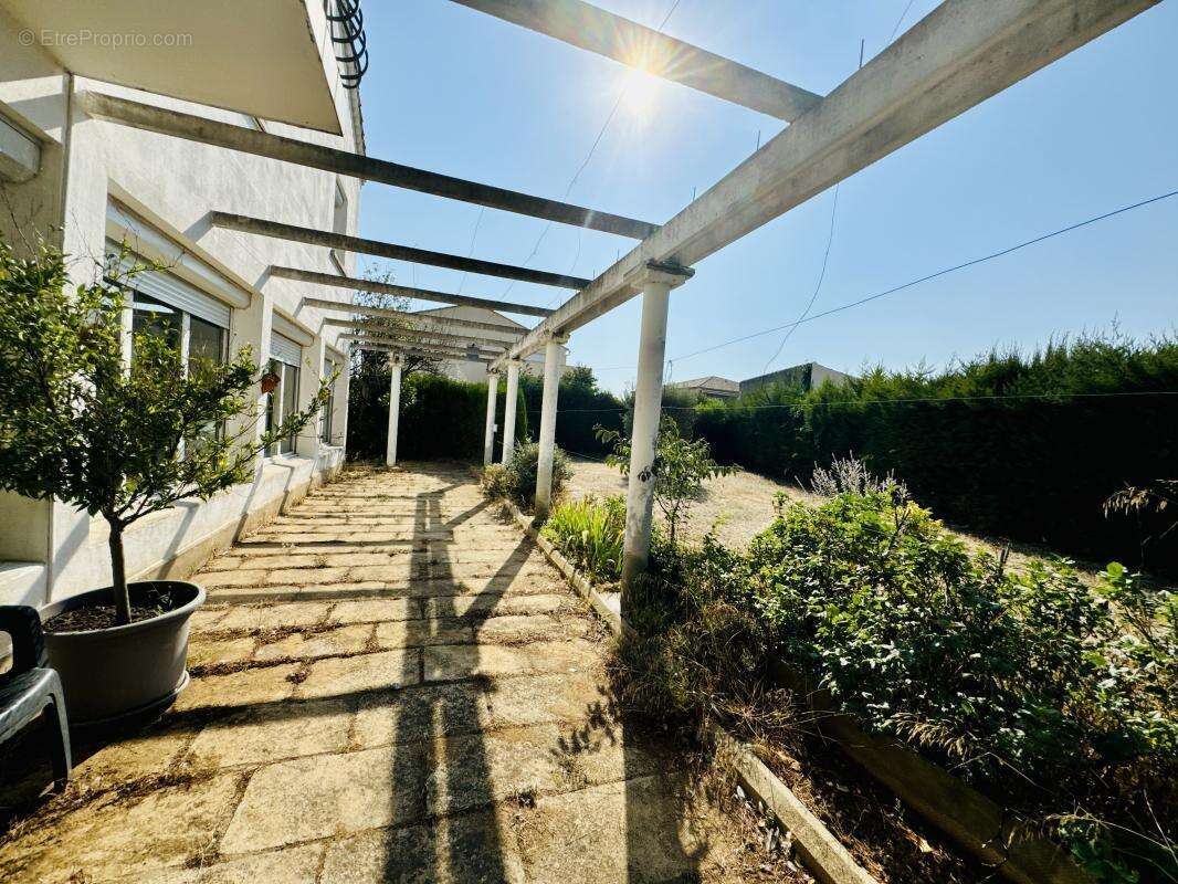 Maison à SAINT-VICTORET