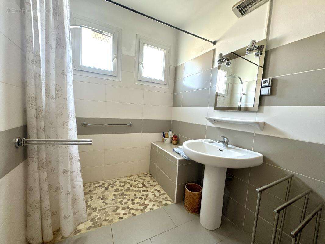 Maison à SAINT-VICTORET