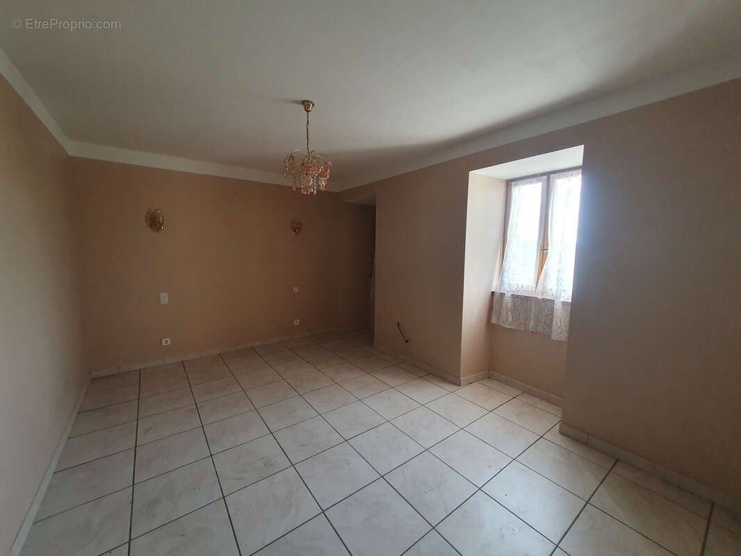 Maison à EUGENIE-LES-BAINS