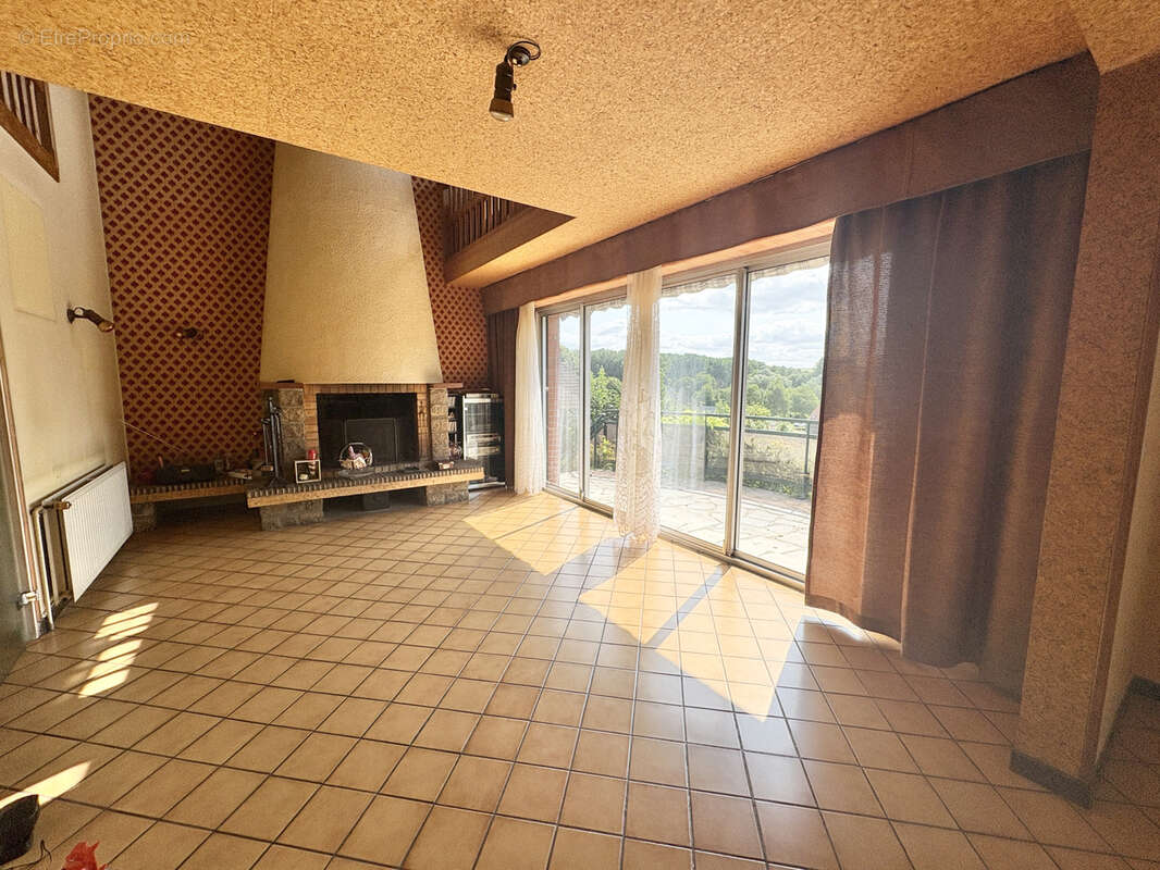 Maison à VILLE-LE-MARCLET