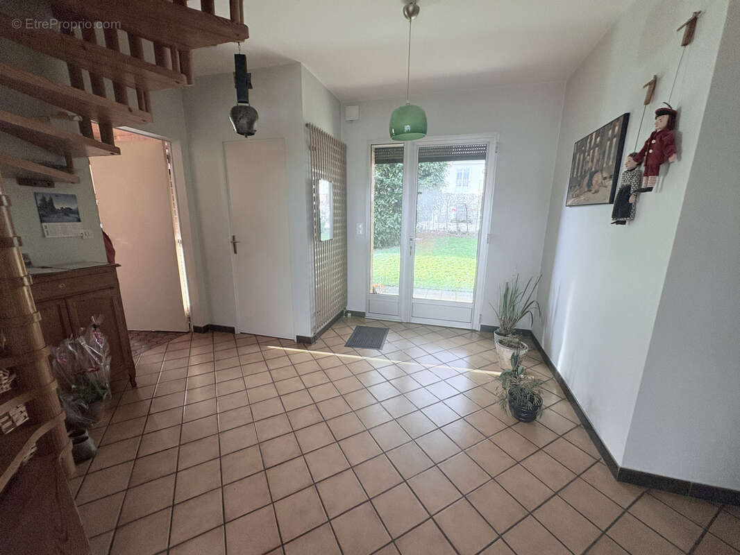 Maison à VILLE-LE-MARCLET