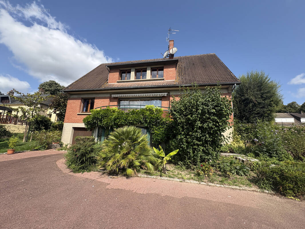 Maison à VILLE-LE-MARCLET
