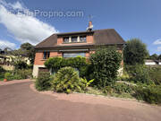 Maison à VILLE-LE-MARCLET