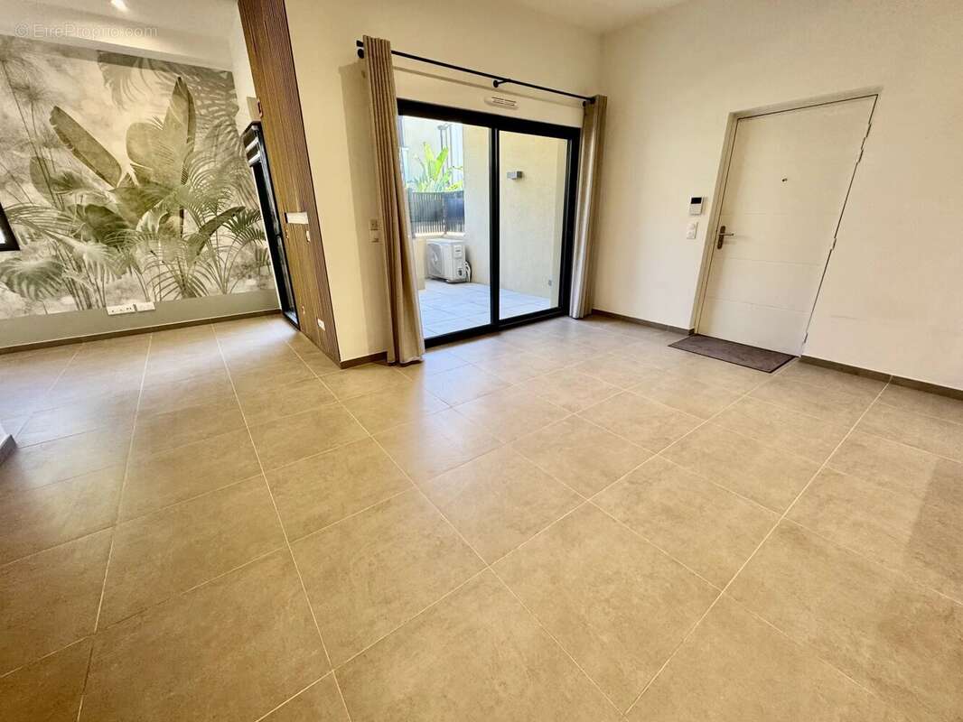 Appartement à VALLAURIS