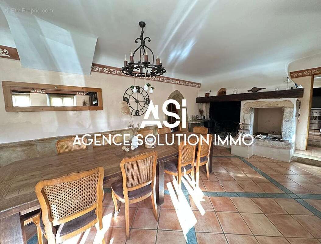 Maison à ALBA-LA-ROMAINE