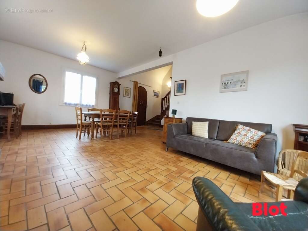 Maison à LA CHAPELLE-DES-FOUGERETZ