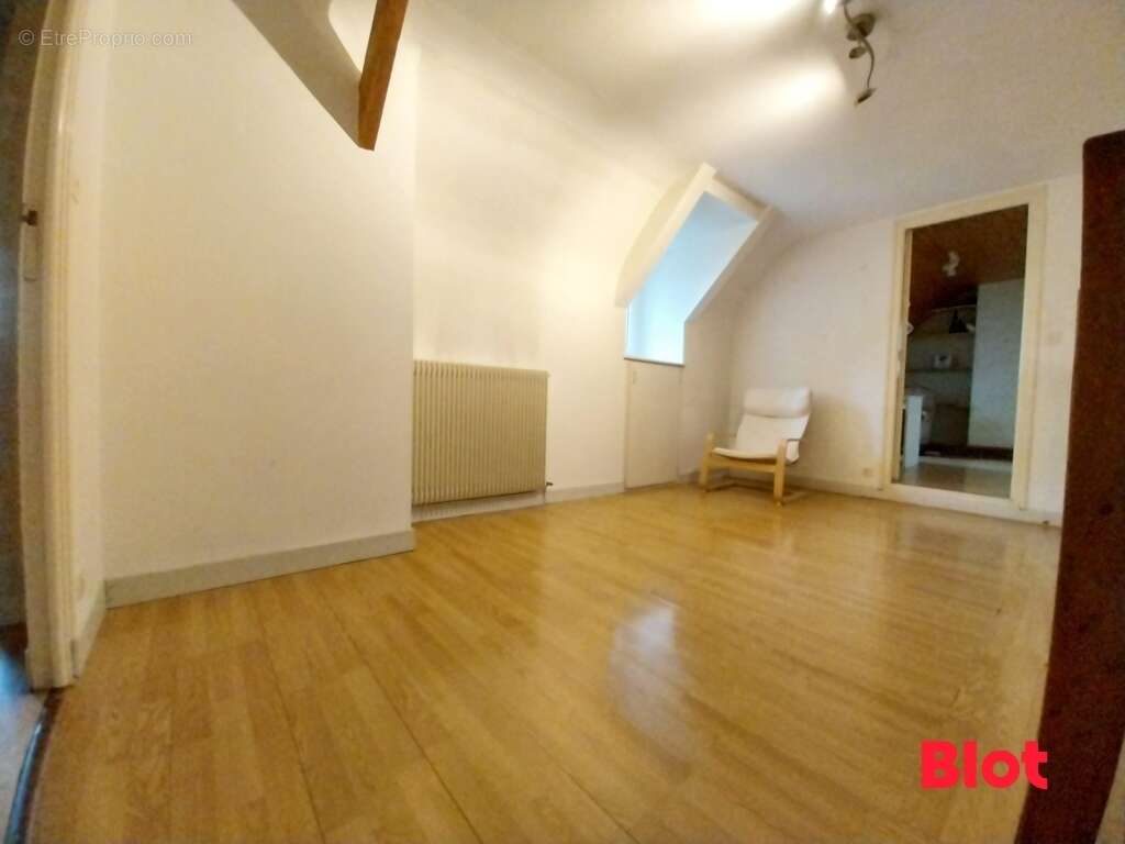 Maison à LA CHAPELLE-DES-FOUGERETZ