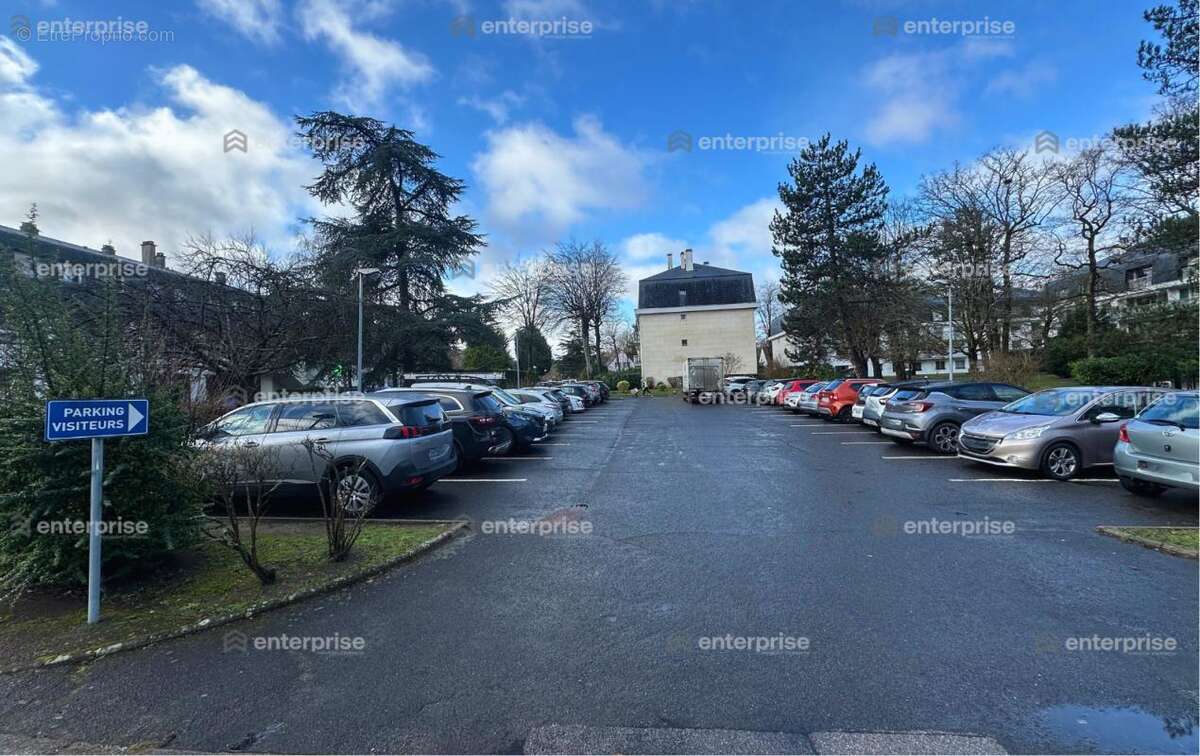 Commerce à GOUVIEUX