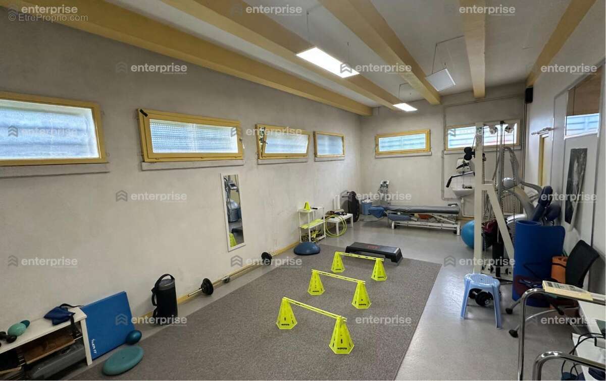 Commerce à GOUVIEUX