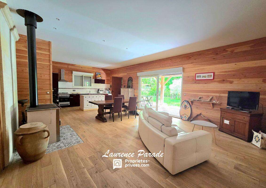 Maison à VENDAYS-MONTALIVET