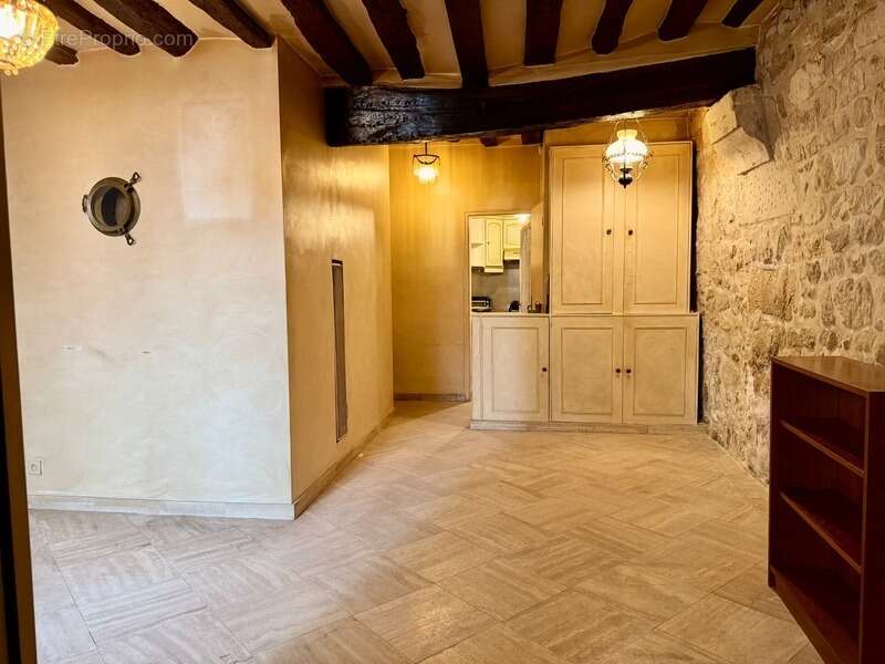 Appartement à PARIS-3E