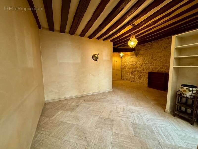 Appartement à PARIS-3E