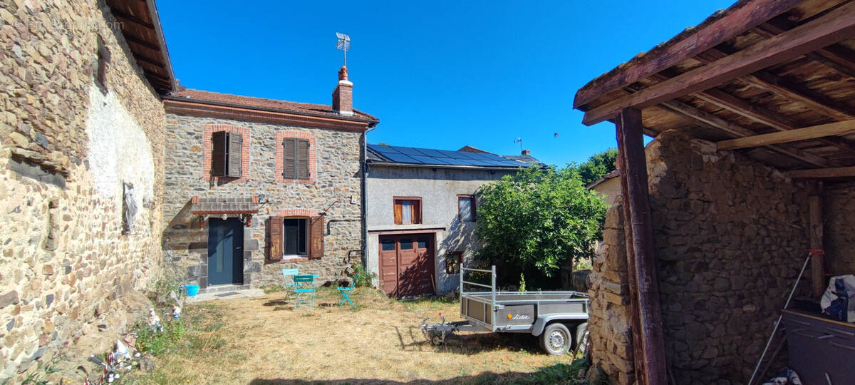 Maison à FRUGIERES-LE-PIN