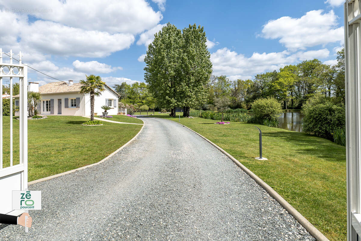 Maison à LES CLOUZEAUX