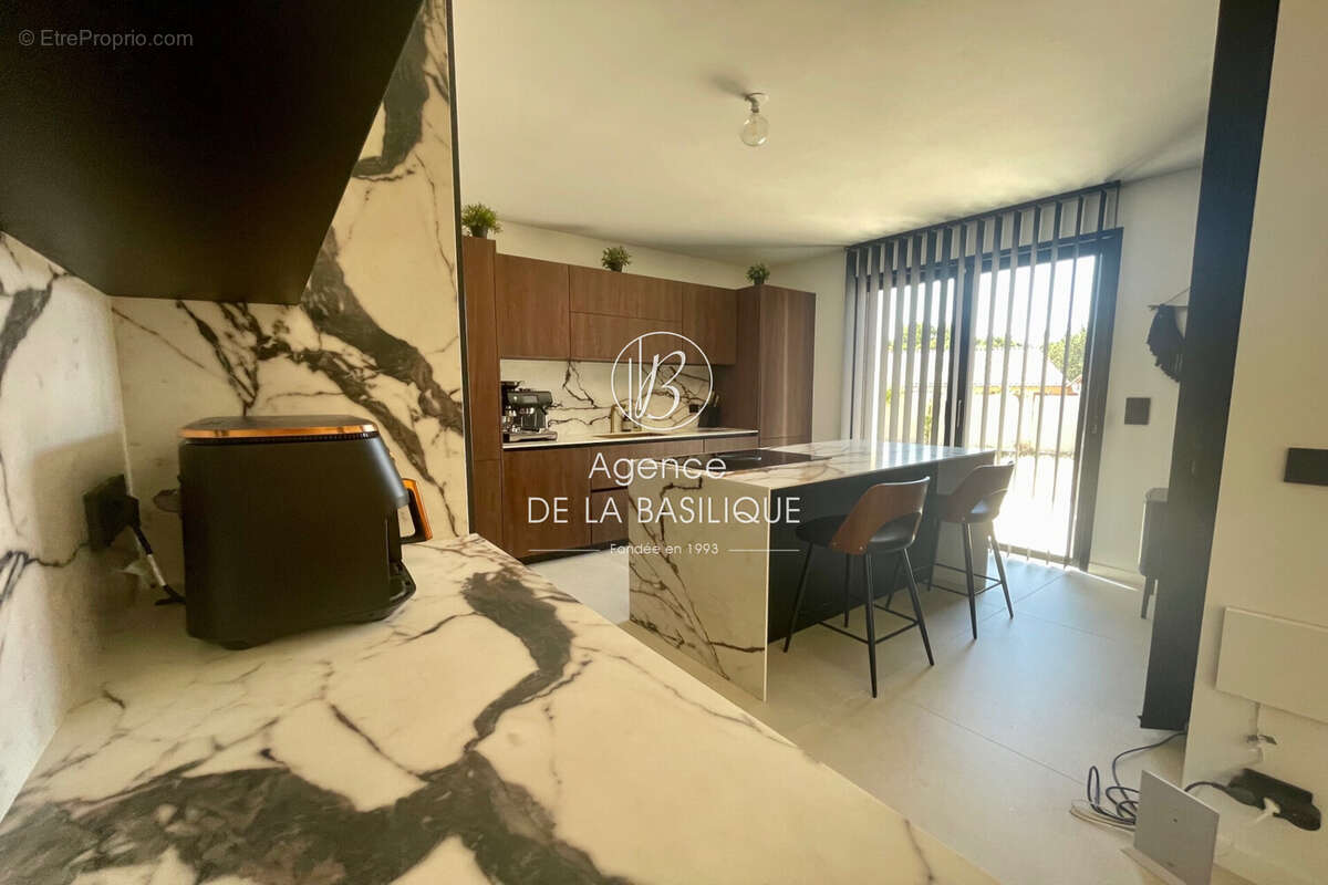 Maison à SAINT-MAXIMIN-LA-SAINTE-BAUME