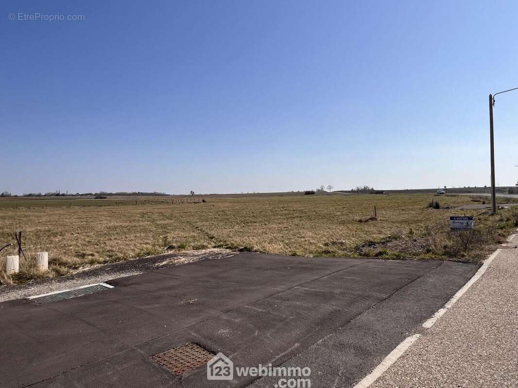 Terrain à MORGEMOULIN