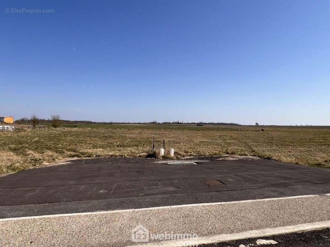 Terrain à MORGEMOULIN