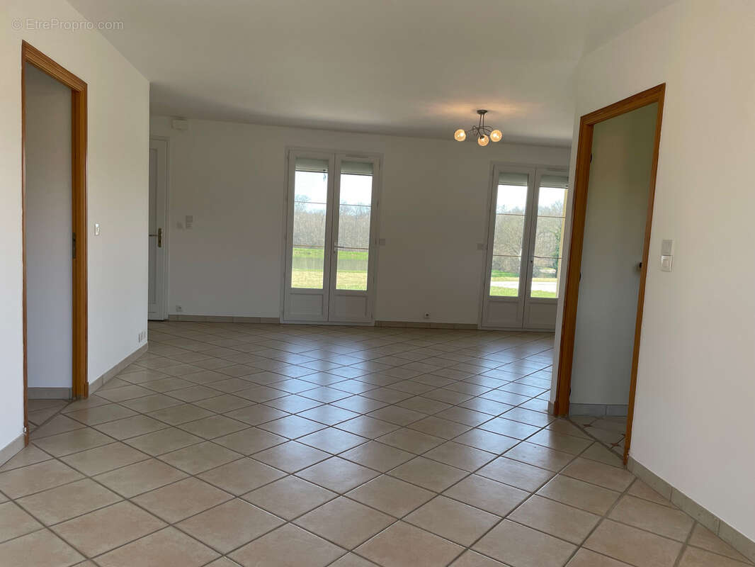 Maison à SAINT-MARTIN-EN-BRESSE