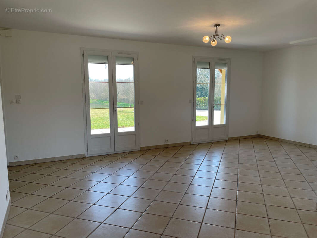 Maison à SAINT-MARTIN-EN-BRESSE