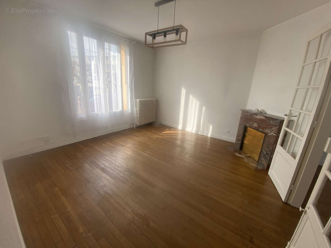 Maison à PARAY-VIEILLE-POSTE