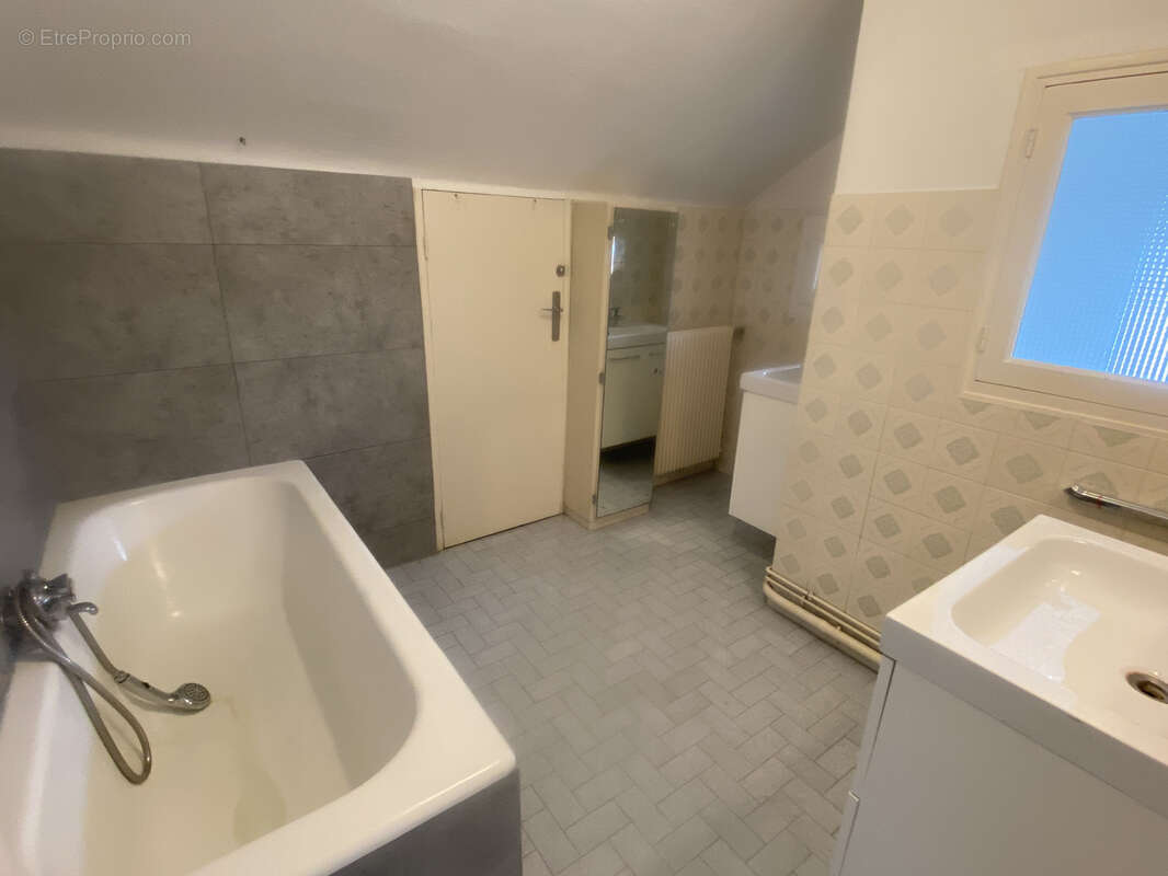 Maison à PARAY-VIEILLE-POSTE