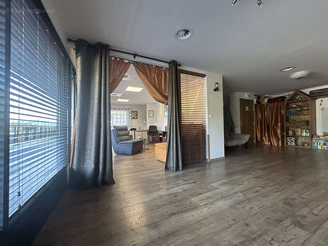 Commerce à GRESY-SUR-AIX