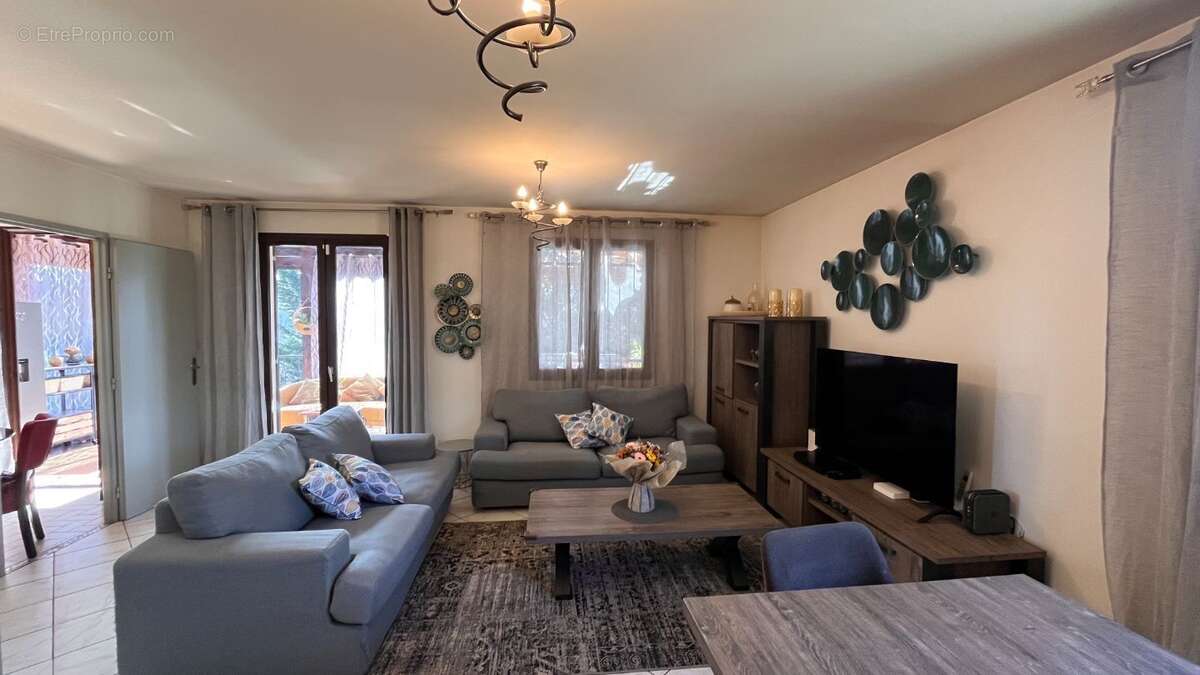 Maison à CRANVES-SALES