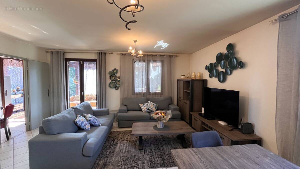 Maison à CRANVES-SALES