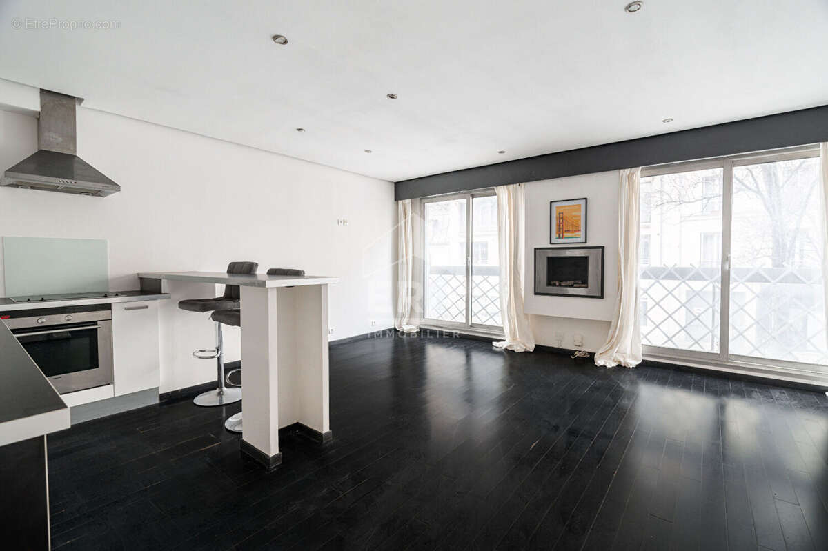 Appartement à PARIS-18E
