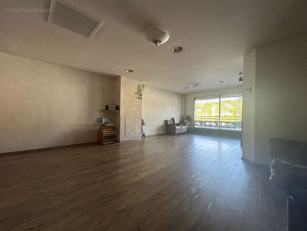 Commerce à GRESY-SUR-AIX