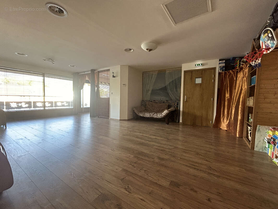 Commerce à GRESY-SUR-AIX