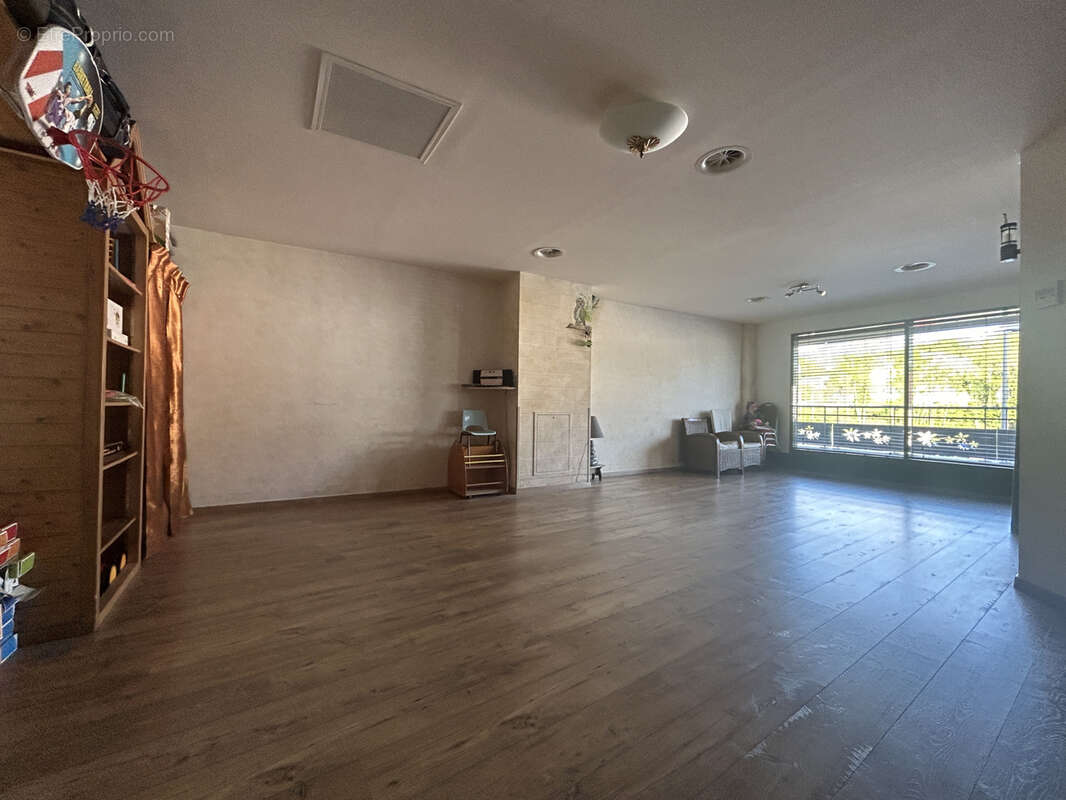 Commerce à GRESY-SUR-AIX