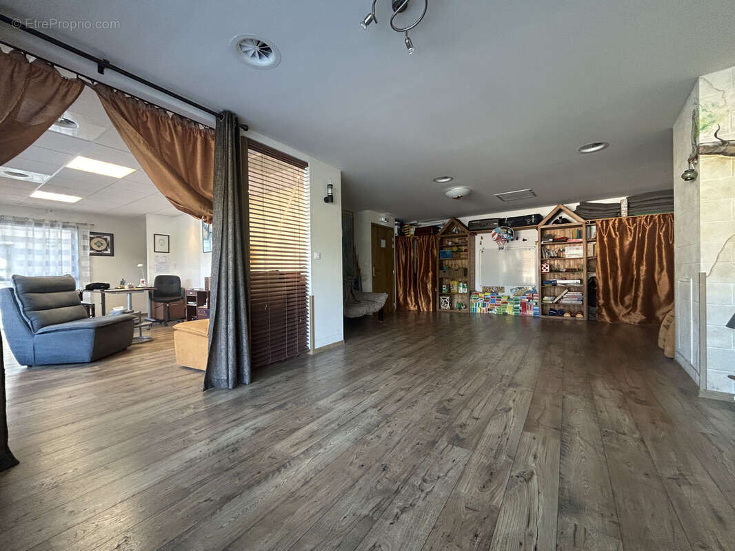 Commerce à GRESY-SUR-AIX