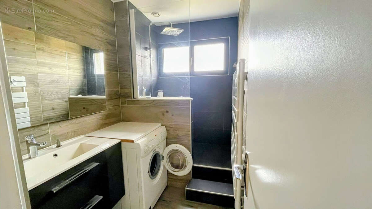 Maison à SAINT-GERMAIN-DE-TALLEVENDE-LA-LANDE-VAUMONT