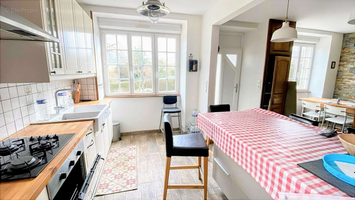 Maison à SAINT-GERMAIN-DE-TALLEVENDE-LA-LANDE-VAUMONT