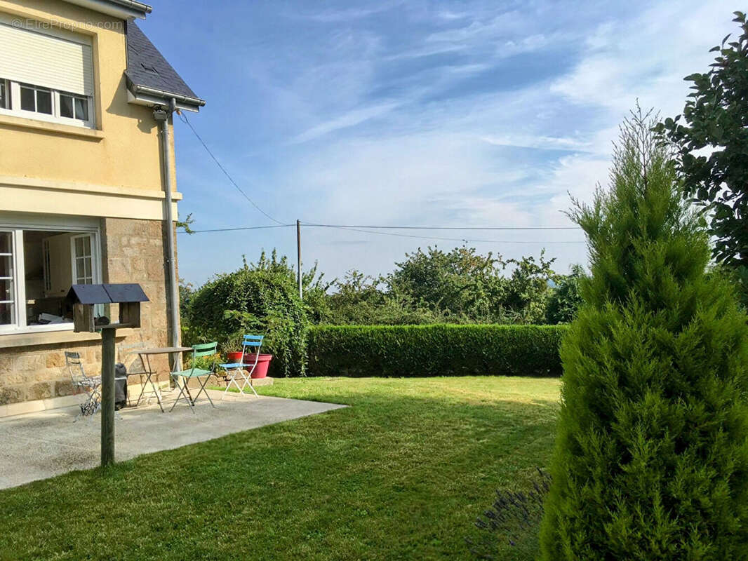 Maison à SAINT-GERMAIN-DE-TALLEVENDE-LA-LANDE-VAUMONT