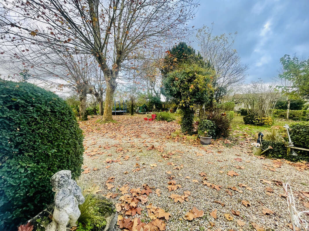 Maison à SAINT-CHRISTOLY-DE-BLAYE