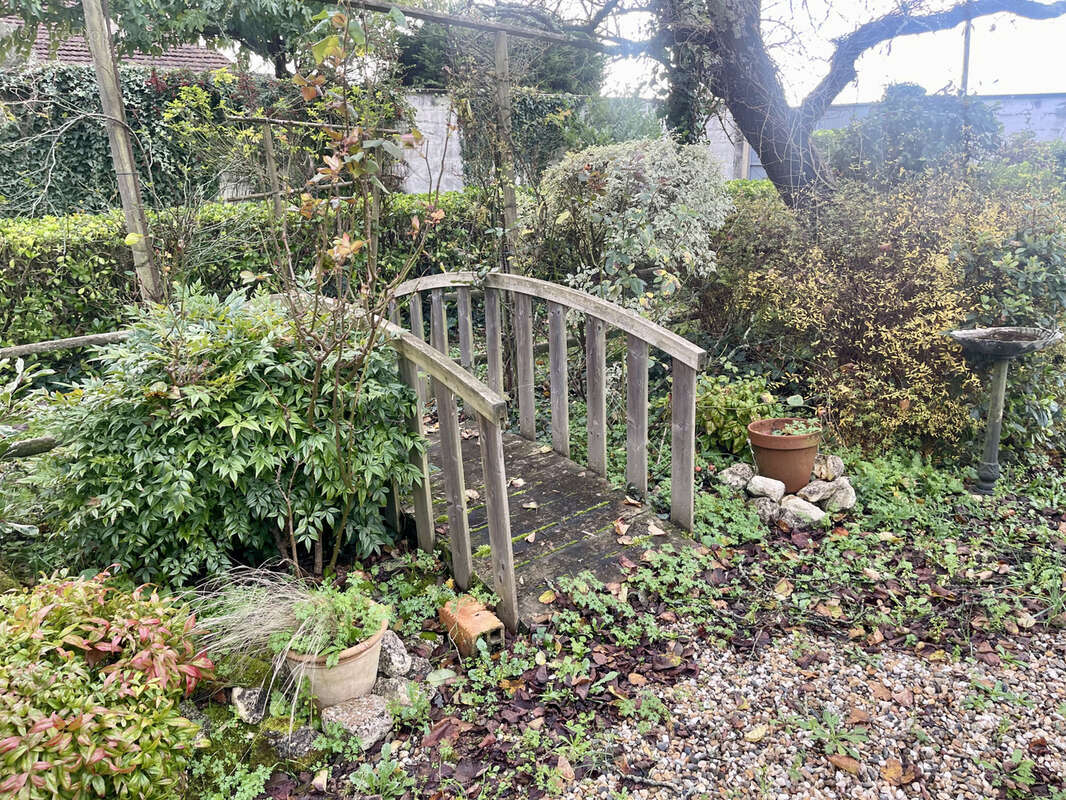 Maison à SAINT-CHRISTOLY-DE-BLAYE
