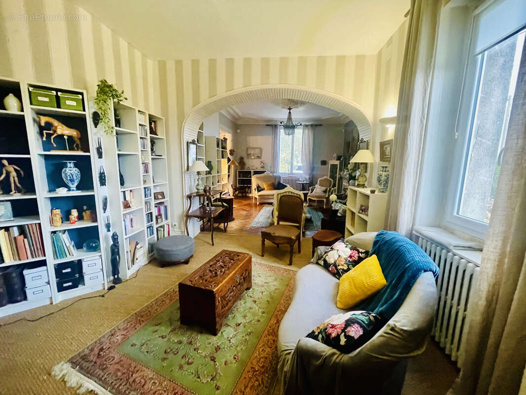 Maison à SAINT-CHRISTOLY-DE-BLAYE