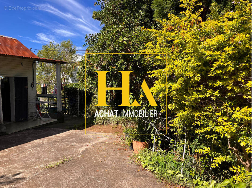 Terrain à LE TAMPON