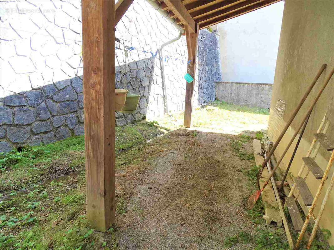 Maison à SAINT-DENIS-DES-MURS